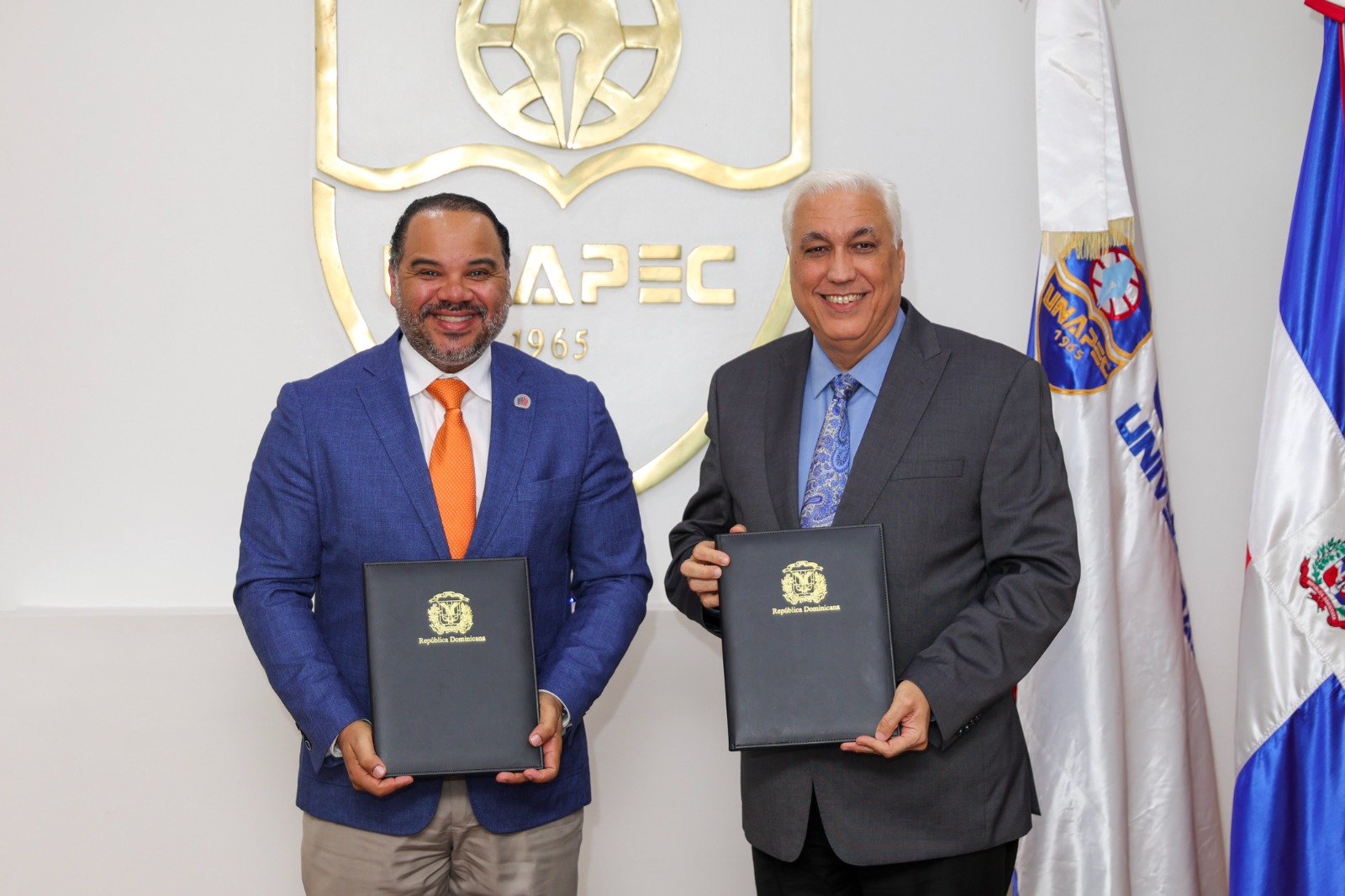 Defensor del Pueblo y UNAPEC firman convenio para fortalecer educación en derechos ciudadanos