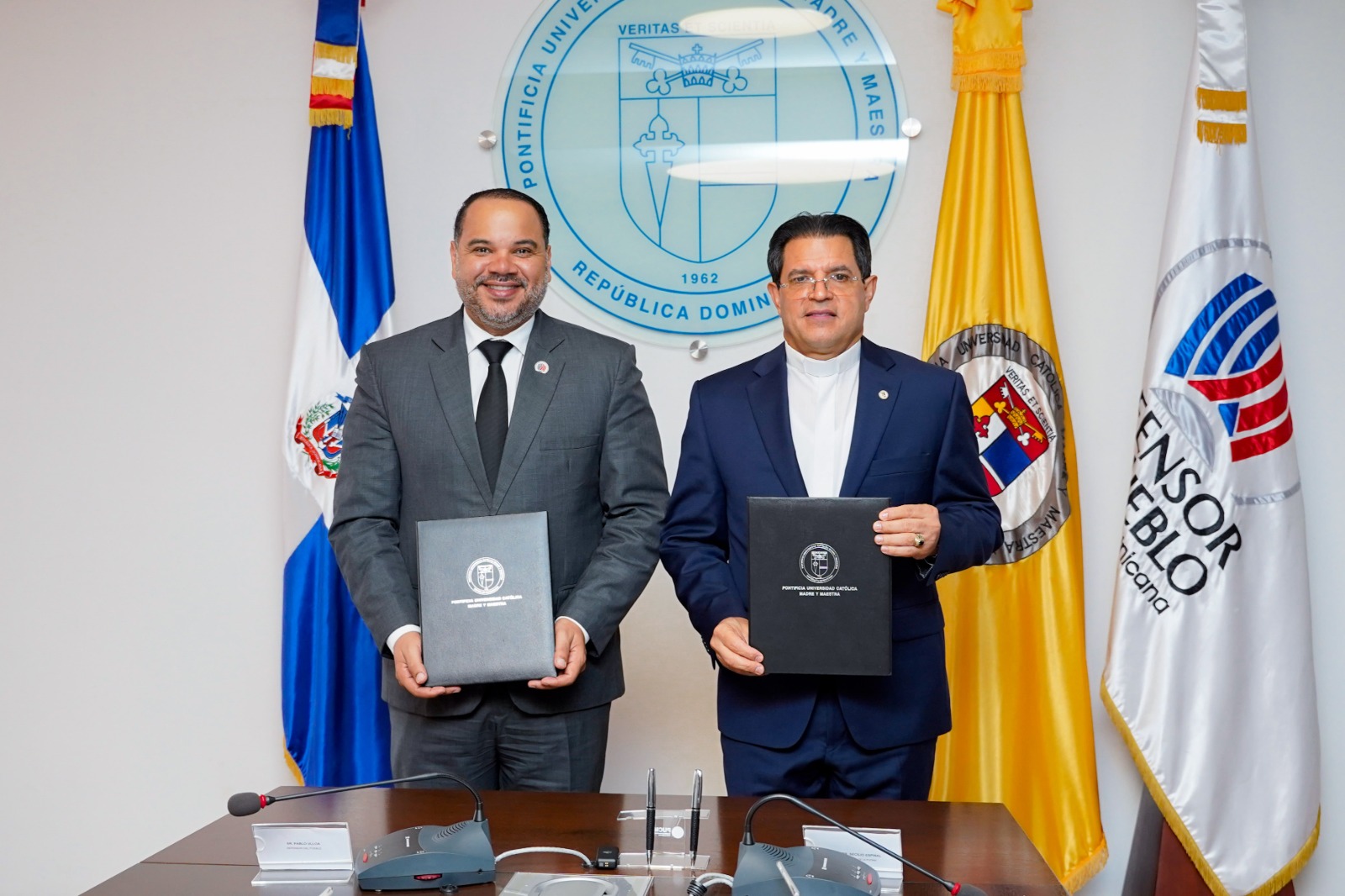Defensor del Pueblo y PUCMM acuerdan fortalecer educación constitucional y defensa de derechos fundamentales